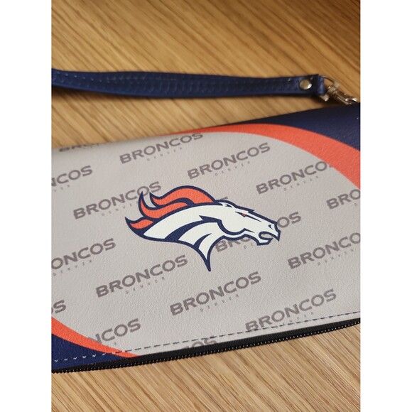 NFL Denver Broncos Curve Zip Organizer Wallet w/ Detachable Strap NWT - Picture 2 of 9